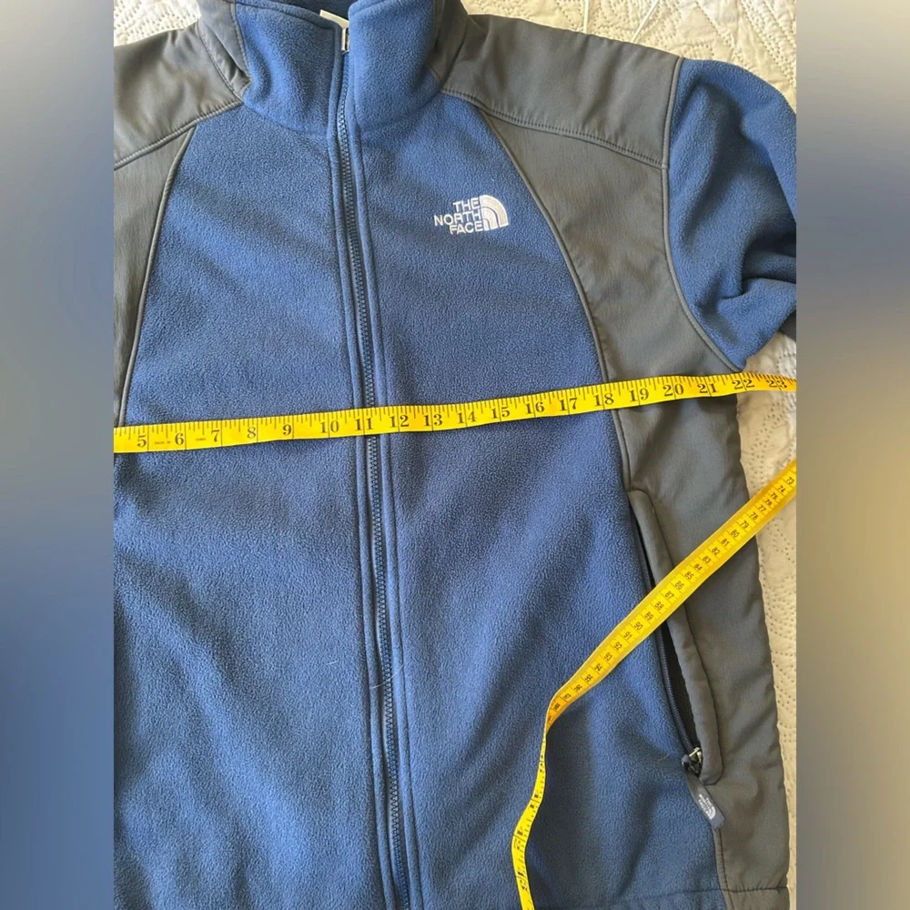 The North Face men’s fleece jacket M. Blue fleece/grey nylon. Decent shape.